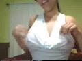 Gros nichons et bas r�sille pour cette brunette bandante