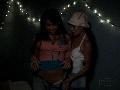 2 Etudiante amatrice bour�e dans les chiotte d une boite commence a se caresser puis se lecher