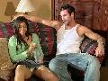 Micah May jolie brunette le mec n�gocie et il arrive a se faire tailler une bonne pipe