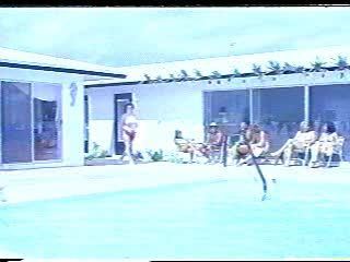 Quand une groose paire se retrouve en face de son opos� a la piscine 